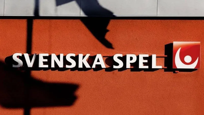 Svenska spel logo på en byggnad