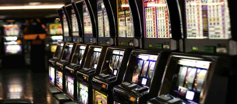 Slotmaskiner i ett landbaserat casino